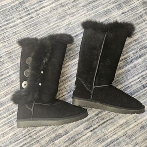 Cozy Black Fur-Trimmed Winter Boots